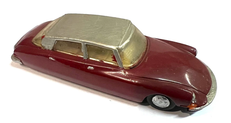 Citroen D.S. 19 - 1:41 - Politoys - N.31 - @ - Immagine 1 di 1