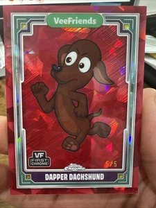 Dapper Dachshund Edición Zafiro VeeFriends Topps Cromo 5/5 REFRACTOR ROJO - Imagen 1 de 15