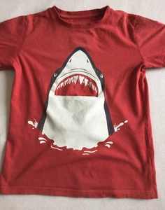 FatFace Red & Black Long Sleeve T-Shirt with Shark Pocket Detail Size 8-9 Years - Picture 1 of 20