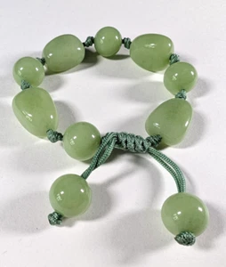 Pretty LOLA ROSE Polished Apple Green Beaded Bracelet - Picture 1 of 3