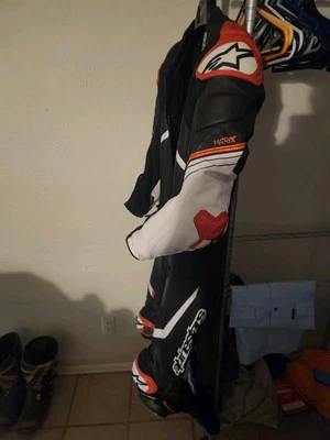 Alpinestars Moto GP Tech V4 talla 54 EE. UU. Foto 1 de 4