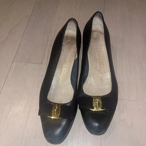 Salvatore Ferragamo Pumps Heel Vara Ribbon Leather Dark Navy Used 8m - Picture 1 of 6