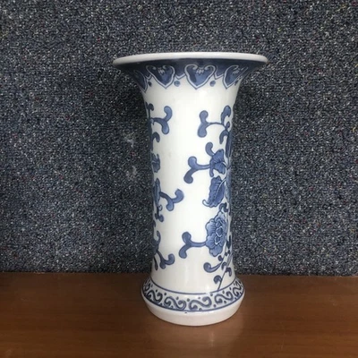    Blue and white ceramic vase with trumpet-shaped floral pattern - Image 1 of 4
