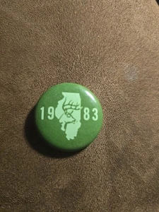 Prendedor de cosecha de ciervos Illinois 1983 coleccionable y raro - Imagen 1 de 3