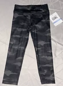 Athleta Girl Printed Chit Chat Capri Black Camouflage Sz M (8-10) NWT - Picture 1 of 3