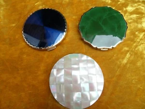 3 STRATTON COMPACTS BLUE , MOTHER OF PEARL , GREEN BOXED 50'S - Picture 1 of 10