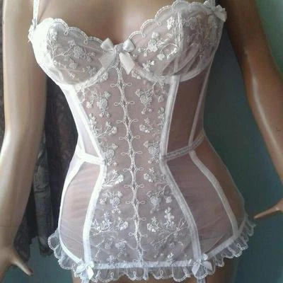 AGENTE PROVOCADOR HERMOSA IMPRESIONANTE BLANCA BELINDA VASCA 32D Y TIRANTES NUEVOS CON ETIQUETAS Foto 1 de 4