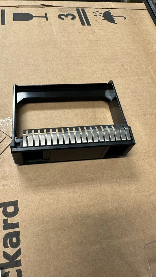 1x HP HPE LFF 3.5" DL380 DL385 G8 G9 Gen10 D3600 D3610 HDD Filler Blank SC - Image 1 of 4