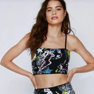 Nuevo con etiquetas Camiseta corta Nasty Gal Celestial Embellecida Negra 8 - Imagen 1 de 5