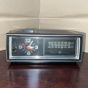 VTG 1970s General Electric GE Faux Wood AM/FM Model 7-4545C Clock Radio - WORKS - Picture 1 of 8