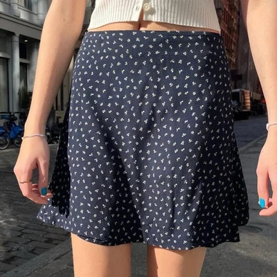 бренди melville темно-цветочный мини юбка - Изображение 1 из 2