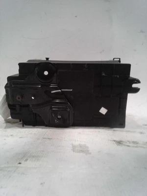 2018 Cadillac XTS Battery Tray Black 3.6L Used OEM Part NJ25-21184-518688 Foto 1 de 4