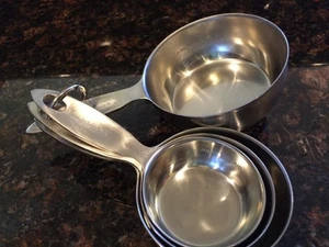 Fortschrittliche Edelstahl Messbecher 4er Set Schwer Ergonomisch Silber - Bild 1 von 4