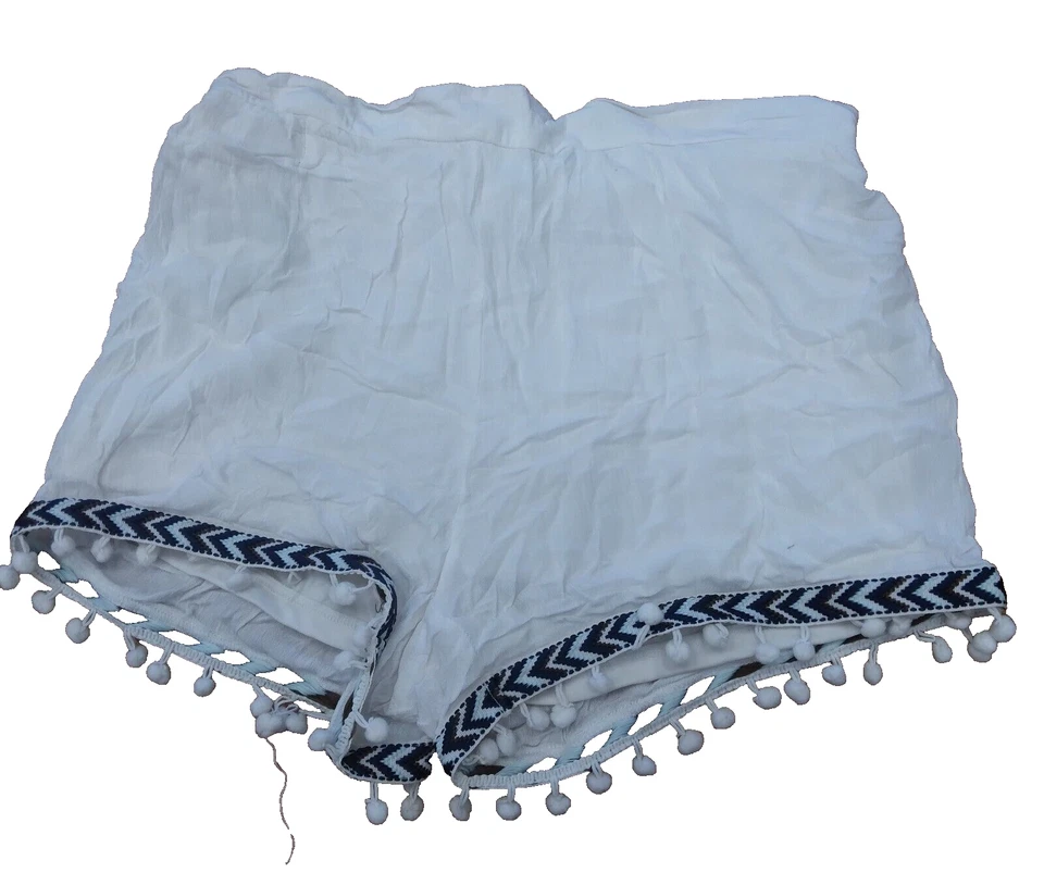 Pantalones cortos blancos Cato L 14/16 para niñas con diseño bordado con bolas abullonadas Foto 1 de 1