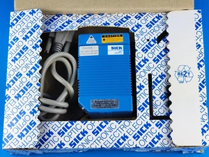Sick CLV212A-1010 Optical Bar Code Scanner 24VDC, 1-015-252, CLV212A1010 1015252 - Picture 1 of 11