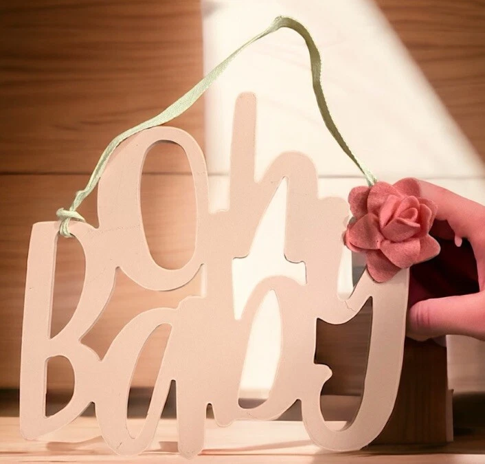 Decoración de madera colgante de pared rosa “Oh Baby” Foto 1 de 1