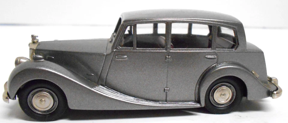 LANSDOWNE MODELS #8, 1954 Triumph Renown in 1:43 Scale - Image 1 of 4