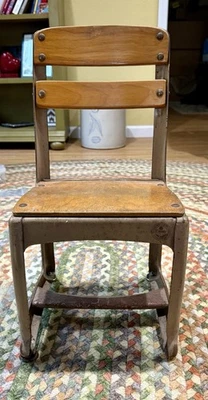 Silla de escuela vintage American Seating Company Envoy hecha en EE. UU. Foto 1 de 4