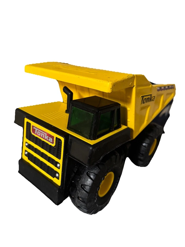 Camión de volteo Tonka Hasbro TS 4000 2012 plataforma de metal acero prensado  Foto 1 de 4