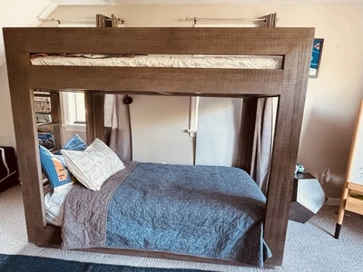 Litera Thayer Restoration Hardware en madera gris usada en excelente estado Foto 1 de 4