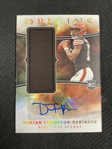 2023 Panini Origins #RJJA-DTR Dorian Thompson-Robinson Rookie Jumbo Jersey Auto - Foto 1 di 2