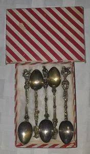 Juego De 5 Cucharas Demitasse Montagnani Italia Ornamentadas De Colección 4.5"-5", Excelente Estado  - Imagen 1 de 13