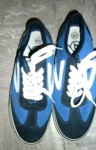 MENS /TEENS DUNLOP TRAINIES SIZE 8 - Picture 1 of 2