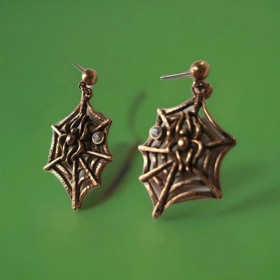 Pendientes de tela de araña de Halloween de colección bisutería colgante perno gótico tono dorado Foto 1 de 4