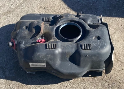 Ford Focus SE 2013 hatchback 2,0 tanque de gasolina plástico 12/18 Foto 1 de 4