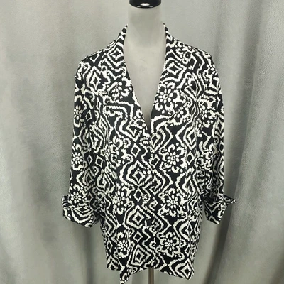 Top Dressbarn con botones para mujer 2X negro blanco geométrico floral estampado mixto Foto 1 de 4