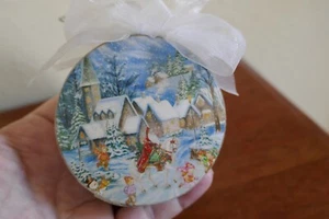 Caja de música blanca de cuerda de Navidad adorno escena de invierno caja de cartón - Imagen 1 de 6