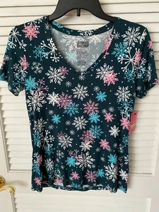 Women’s Celebrate Together V-neck T-shirt, XS, Dark Green w/printed snowflakes - Picture 1 of 3