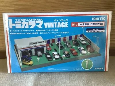 Tomica Rama Vintage 1/64 04d Rivenditore Auto Usate (Auto Usate Nissan) Mini ... - Immagine 1 di 3