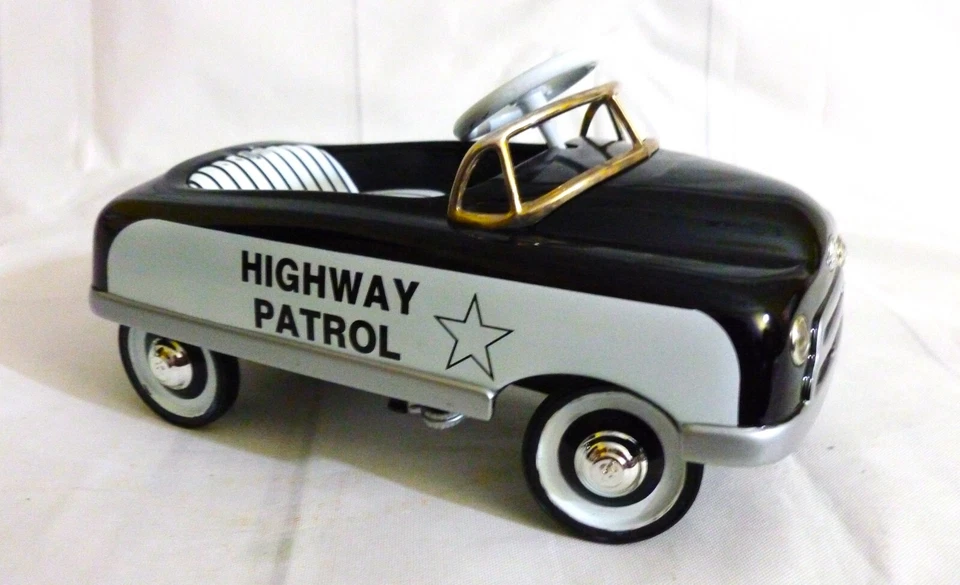 De colección Crown Premiums 1948 BMC Highway Patrol 1:6 Diecast Police Pedal Car Bank Foto 1 de 4