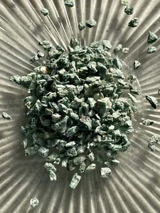 Green Fuchsite - Medium Chips - no powder - Crystal Heart Chakra Shining Love - Picture 1 of 3