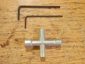 1943 Wrench & 1942 Allens - Kyosho Optima Ultima Stinger Super Ten GP-10 Rampage - Picture 1 of 2