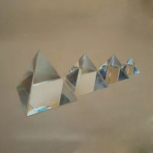 40 mm Regenbogen optisches Glas Kristallpyramide Prisma für Naturwissenschaften - Bild 1 von 3