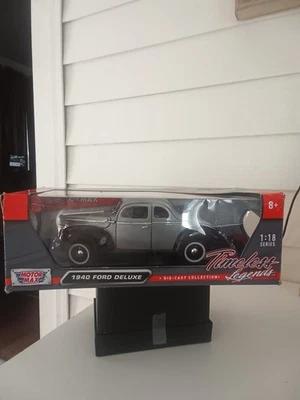 1:18 Motormax 1940 Ford Deluxe Coupe - Silver/Black - Image 1 of 2