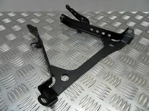 Genuino Kawasaki ZZR 1400 panel de carenado trasero del vientre soporte de montaje 2006 a 2019 - Imagen 1 de 12