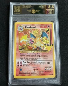 2021 Pokémon Celebrations Charizard Holo Anniversary #4/102 NM - MINT 8.5 APGRAD - Foto 1 di 12