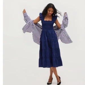 HILL HOUSE Kleid Ellie Stufen Midi Nap dunkelblau S - Bild 1 von 6