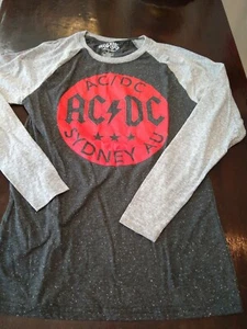 2016 AC/DC Sydney Australia T-shirt Long Sleeves Size Small - Picture 1 of 4