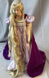 Rapunzel, Franklin Heirloom Porzellan Puppe, Märchenpuppe 45 cm auf Ständer - Bild 1 von 6