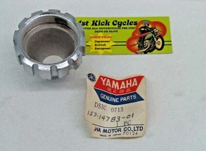NOS YAMAHA ORIGINAL MUFFLER EXHAUST SILENCER TAIL NUT YDS3 250 157-14783-01 OEM - Foto 1 di 5