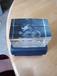 3D Laser geätzter Kristallglas Drache Briefbeschwerer 3" Fliegender Drache - Bild 1 von 7