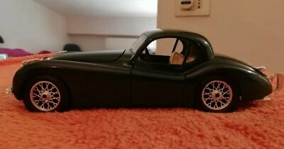 252 BURAGO JAGUAR XK 120 1948 VERDE SCALA 1:24 CVBS - Immagine 1 di 4