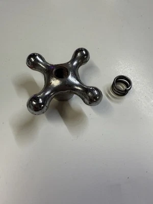 "Perilla de bloqueo de grifo/estrella de mesa de sierra de cinta Delta de 14"" vintage" Foto 1 de 2