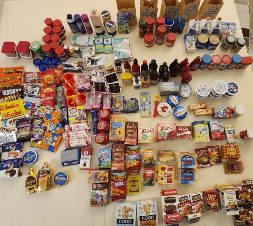 Zuru Mini Brands Gran Lote de 230+ Juguetes Mixtos Accesorios, Comida y Más, Usado en Excelente Condición - RARO Foto 1 de 4