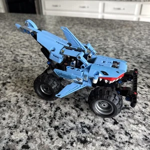 LEGO TECHNIC: Monster Jam Megalodon (42134) Completo al 95% #13 - Foto 1 di 8