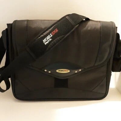 Bolso Mensajero de Hombro Portátil Mobile Edge Acolchado Negro Llévalo 17" W 14" H Foto 1 de 4